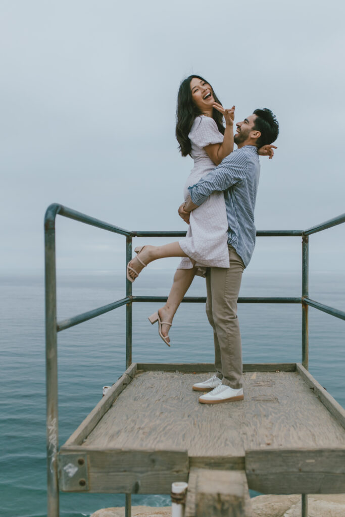 Outfit inspiration what to wear to your photoshoot at a waterfront, Traveling Photographer, Couple Photography, Destination Engagement Photographer